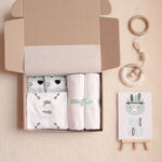 Geschenk zur Geburt personalisiertes Geschenk Baby Geschenk Geburtsgeschenk Geschenk für Neugeborene personalisiertes Babygeschenk Geschenk mit Namen Geburtsdatum Geschenk individuelles Geschenk Baby Baby Andenken Erinnerung an die Geburt personalisierte Kuscheldecke Babydecke mit Namen personalisiertes Stofftier