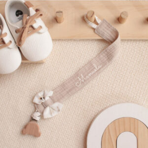 Personalisierte Geschenke für Babys, Personalisierte Geschenke für Neugeborene, Personalisierte Geschenke zur Geburt eines Kindes, Die besten Geschenke für Neugeborene, Originelle Geschenke für Babys mit Namen, Personalisierte Kinderdecke, Kinderdecke mit Namen, Personalisierte Kinderdecke mit Namen für Neugeborene, Name auf der Decke, personalisierte Decke zur Taufe oder zum Geburtstag, Personalisierte Schnullerkette, Schnullerkette