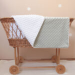 Personalisierte Geschenke für Babys, Personalisierte Geschenke für Neugeborene, Personalisierte Geschenke zur Geburt eines Kindes, Die besten Geschenke für Neugeborene, Originelle Geschenke für Babys mit Namen, Personalisierte Kinderdecke, Kinderdecke mit Namen, Personalisierte Kinderdecke mit Namen für Neugeborene, Name auf der Decke, personalisierte Decke zur Taufe oder zum Geburtstag, babydecke