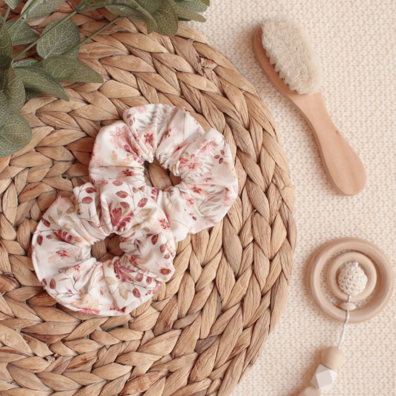 scrunchie-rosa Personalisierte Geschenke für Babys, Personalisierte Geschenke für Neugeborene, Personalisierte Geschenke zur Geburt eines Kindes, Die besten Geschenke für Neugeborene, Originelle Geschenke für Babys mit Namen, Geschenk für Mama, Geschenk für die frischgebackene Mutter, scrunchie