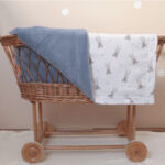 Geschenke für Babys, Personalisierte Geschenke für Neugeborene, Personalisierte Geschenke zur Geburt eines Kindes, Die besten Geschenke für Neugeborene, Originelle Geschenke für Babys mit Namen, Personalisierte Kinderdecke, Kinderdecke mit Namen, Personalisierte Kinderdecke mit Namen für Neugeborene, Name auf der Decke, personalisierte Decke zur Taufe oder zum Geburtstag, babydecke