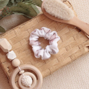 Personalisierte Geschenke für Babys, Personalisierte Geschenke für Neugeborene, Personalisierte Geschenke zur Geburt eines Kindes, Die besten Geschenke für Neugeborene, Originelle Geschenke für Babys mit Namen, Geschenk für Mama, Geschenk für die frischgebackene Mutter, scrunchie