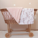 Personalisierte Geschenke für Babys, Personalisierte Geschenke für Neugeborene, Personalisierte Geschenke zur Geburt eines Kindes, Die besten Geschenke für Neugeborene, Originelle Geschenke für Babys mit Namen, Personalisierte Kinderdecke, Kinderdecke mit Namen, Personalisierte Kinderdecke mit Namen für Neugeborene, Name auf der Decke, personalisierte Decke zur Taufe oder zum Geburtstag, babydecke