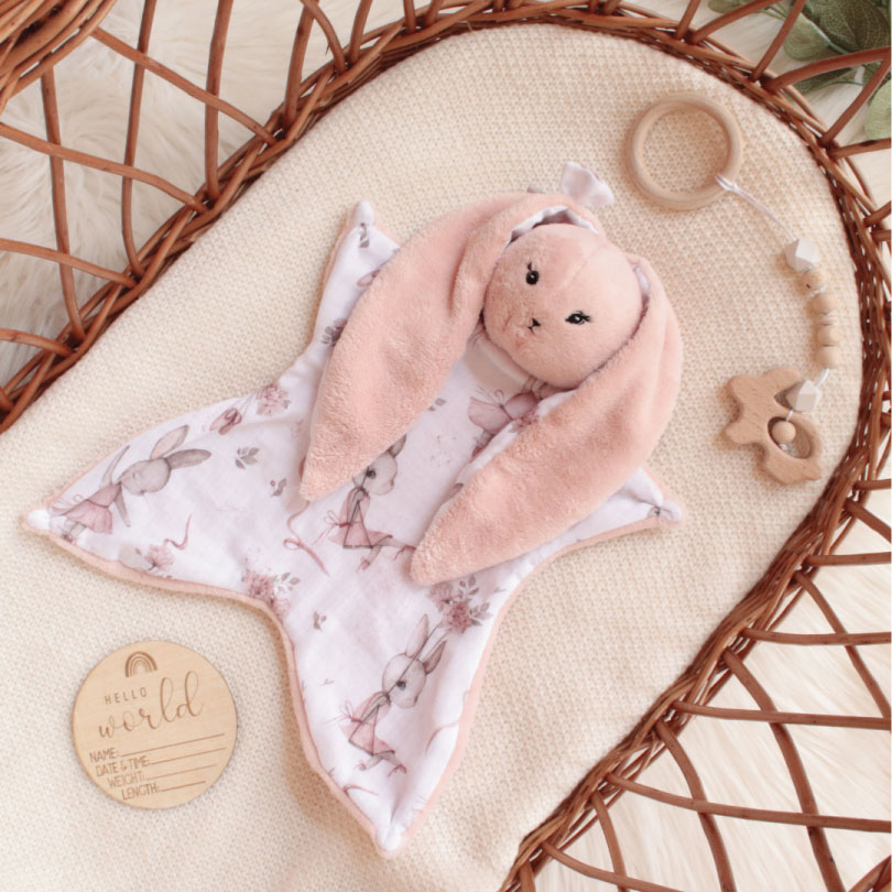schmusetuch Personalisierte Geschenke für Babys, Personalisierte Geschenke für Neugeborene, Personalisierte Geschenke zur Geburt eines Kindes, Die besten Geschenke für Neugeborene, Originelle Geschenke für Babys mit Namen, Personalisierte Kinderdecke, Kinderdecke mit Namen, Personalisierte Kinderdecke mit Namen für Neugeborene, Name auf der Decke, personalisierte Decke zur Taufe oder zum Geburtstag, Personalisierter Schmusetuch, Schmusetuch