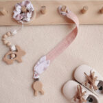 Personalisierte Geschenke für Babys, Personalisierte Geschenke für Neugeborene, Personalisierte Geschenke zur Geburt eines Kindes, Die besten Geschenke für Neugeborene, Originelle Geschenke für Babys mit Namen, Personalisierte Kinderdecke, Kinderdecke mit Namen, Personalisierte Kinderdecke mit Namen für Neugeborene, Name auf der Decke, personalisierte Decke zur Taufe oder zum Geburtstag, Personalisierte Schnullerkette, Schnullerkette